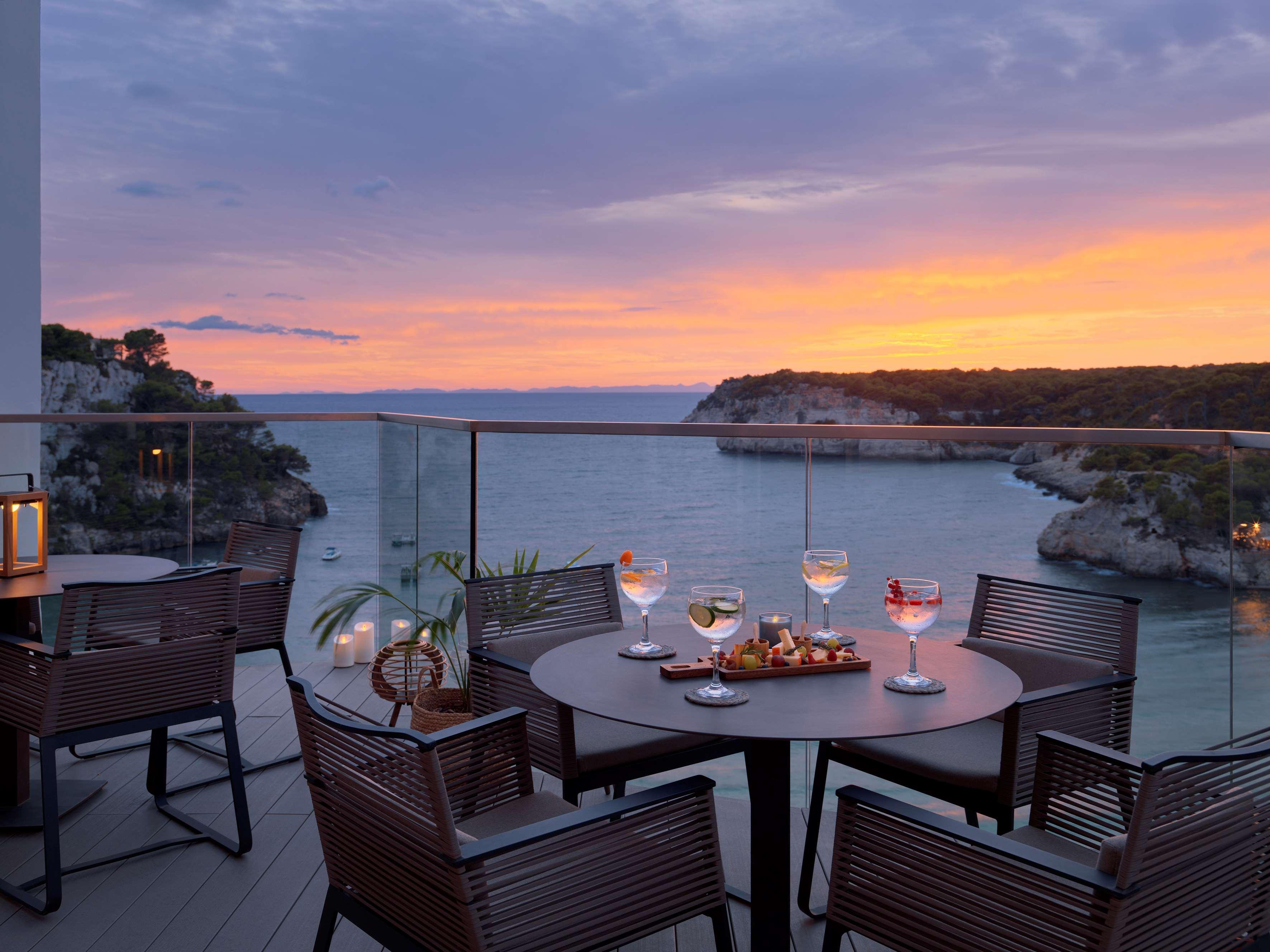 Melia Cala Galdana Hotel Cala Galdana  Exterior photo Sunset at the hotel