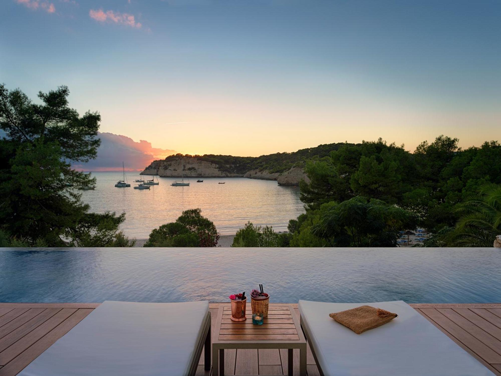 Melia Cala Galdana Hotel Cala Galdana  Exterior photo Sunset at the Amanzoega