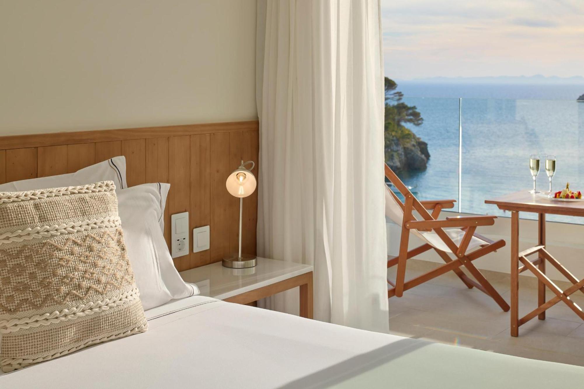 Melia Cala Galdana Hotel Cala Galdana  Exterior photo A room at the hotel
