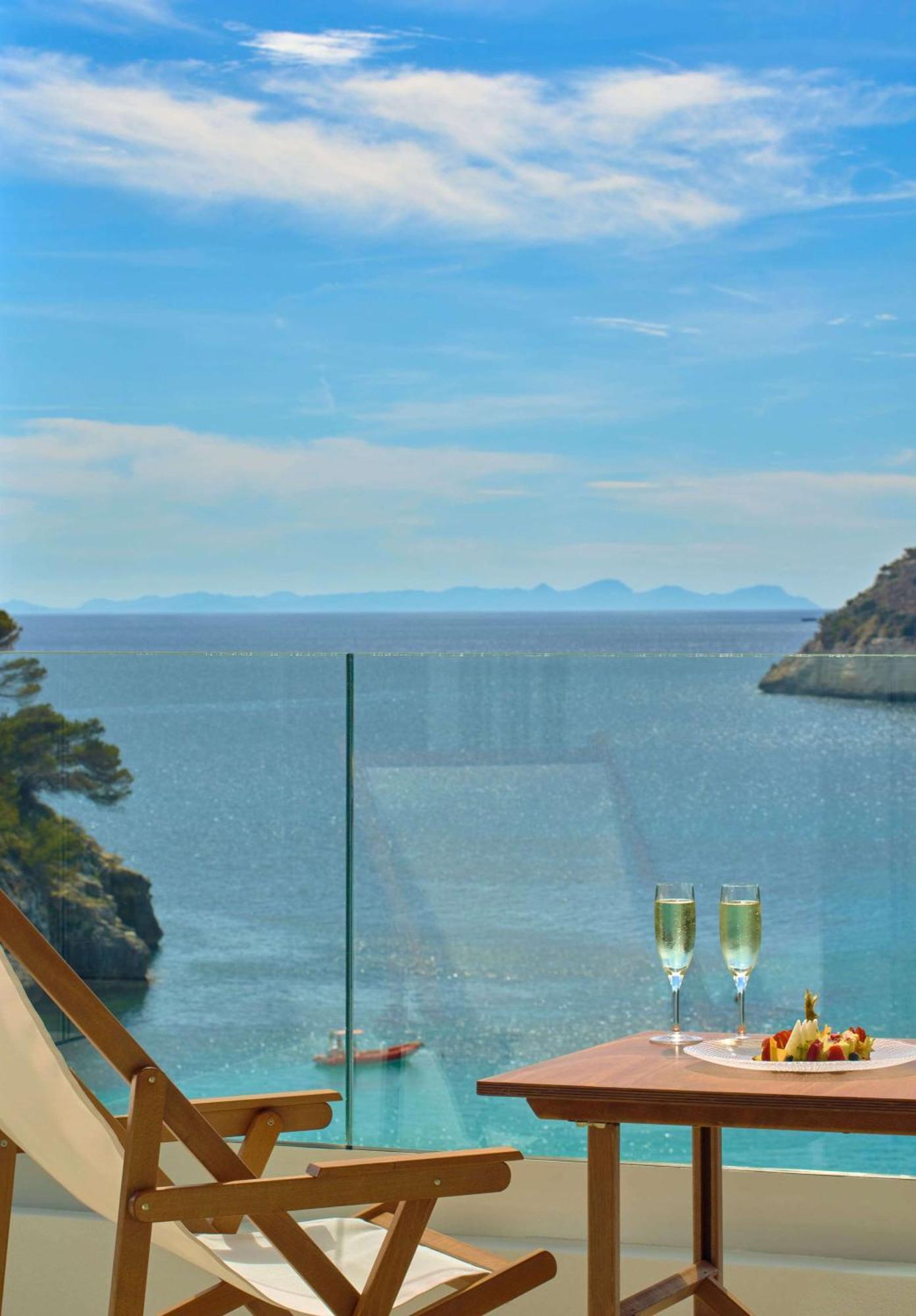 Melia Cala Galdana Hotel Cala Galdana  Exterior photo View of the Gulf of Naples from the Hotel